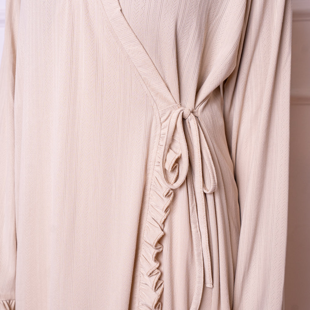 Ruffle robe in beige