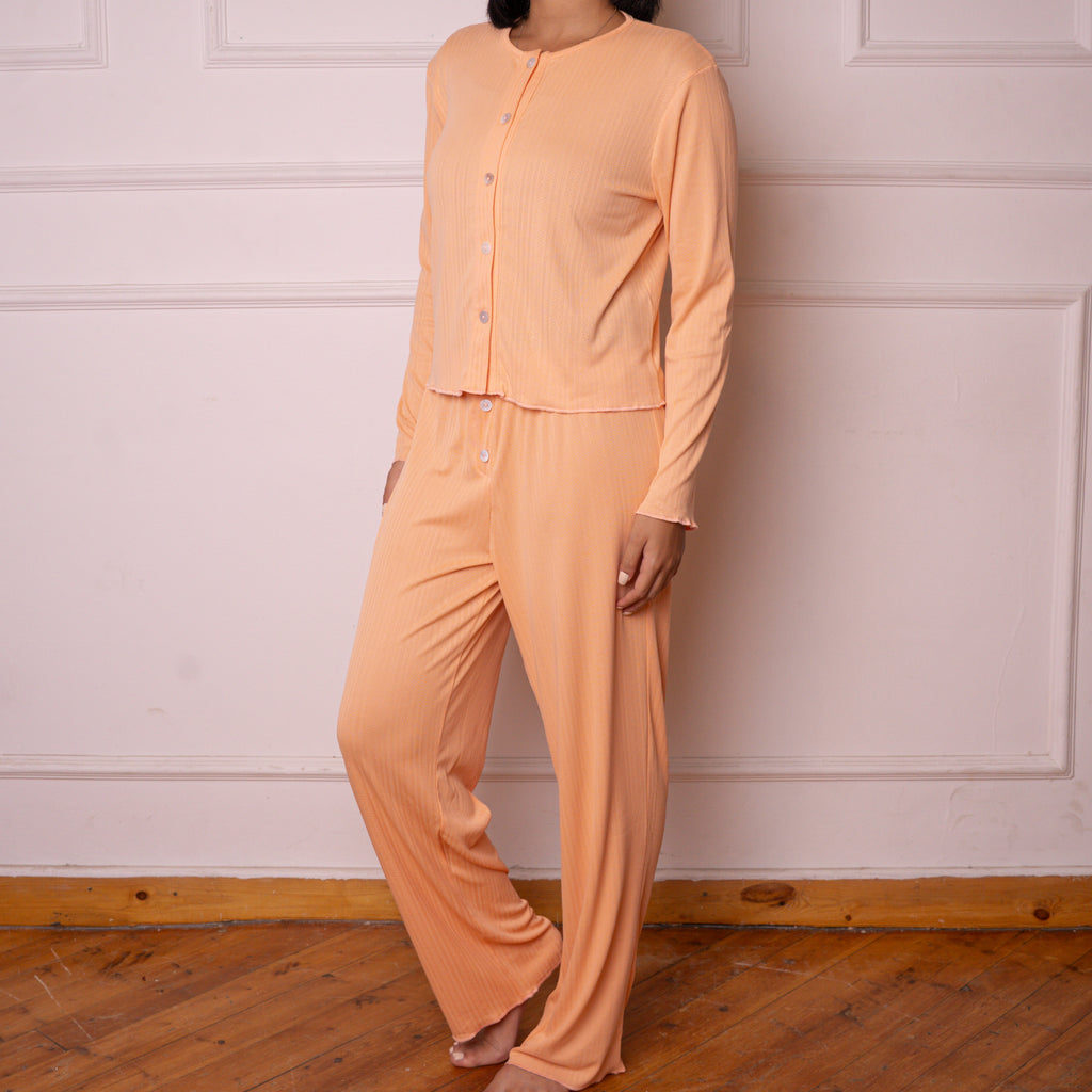 Ayla in peach